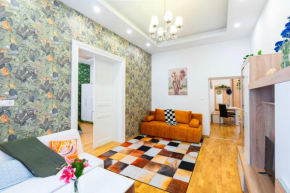 Lovely designer home with stunning Parliament view
